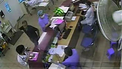 Bác sĩ bị đánh vì nghi chậm cấp cứu 