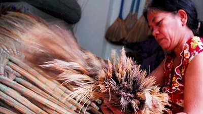  Chổi đót quận 6, còn sức còn làm