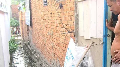 Hút hầm cầu, thải nước ra khu dân cư