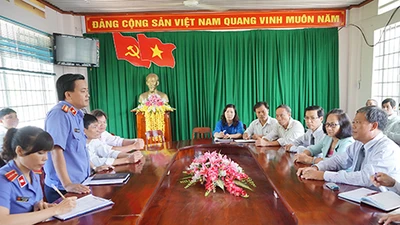 Người bị oan chấp nhận lời xin lỗi của VKS 