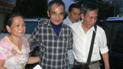 Clip ông Huỳnh Văn Nén ra khỏi trại tạm giam để chữa bệnh