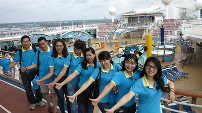 Thuê máy bay, đi du thuyền chơi tết 