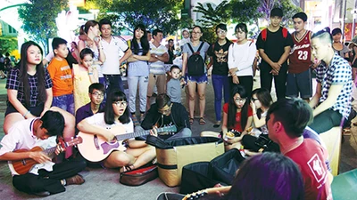 Sài Gòn Ðêm nghe tiếng bolero