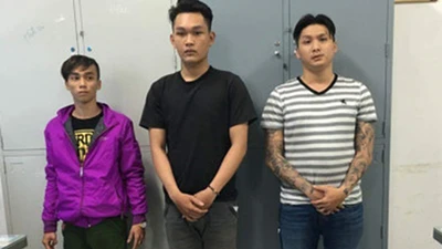 Giang hồ truy sát du khách trong quán bar