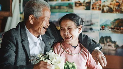 Bộ ảnh cưới tuổi 80 ở bãi sông Hồng