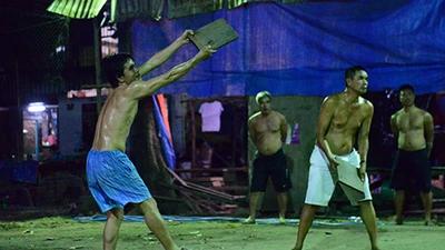 Đi xem bóng chuyền ‘đầu - cánh - cổ’ ở Sài Gòn