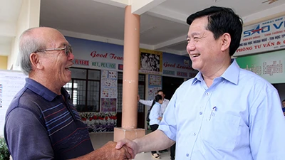  Bí thư Đinh La Thăng: Quy hoạch đừng ‘trói’ quyền lợi của dân