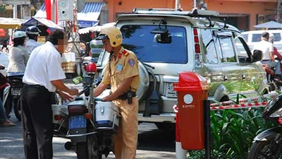 Phạt lỗi vượt đèn vàng: Nhiều điểm chưa ổn