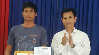 Tài xế dìu xe lao đèo: ‘Chỉ nghĩ đến việc cứu người’