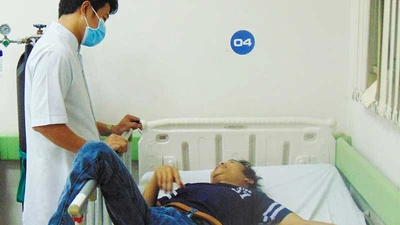 Bác sĩ kêu khổ vì ma túy, hàng đá 