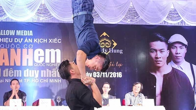 Quốc Cơ-Quốc Nghiệp gọi xe cứu thương sẵn khi diễn xiếc