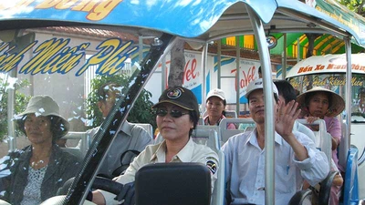 Xe buýt điện phải hạn chế tối đa ùn tắc giao thông