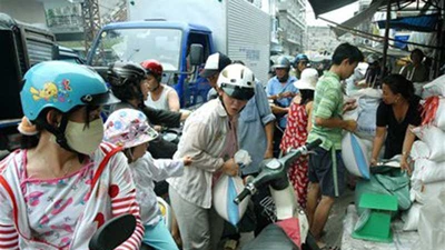 Ngôi chợ chuyên doanh đầu tiên