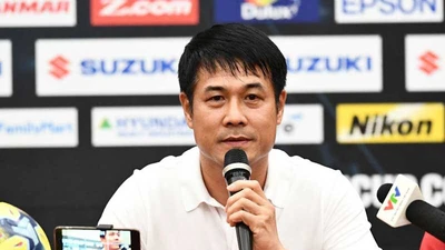 HLV Hữu Thắng bực tức vì bị xen vào chuyên môn