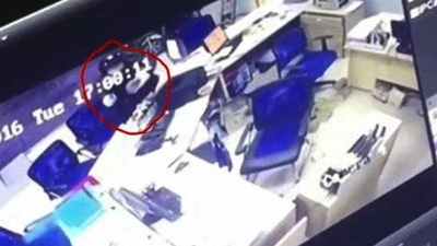 Kẻ bịt mặt chỉ mất 17 giây để cướp ngân hàng