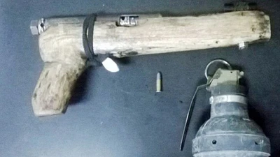 ‘Phá án’ cướp chĩa súng cướp vàng giữa ban ngày