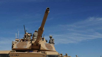 Xe tăng Mỹ rầm rộ tập kết gần biên giới Nga