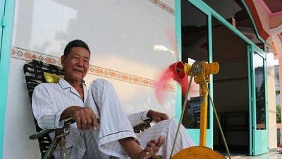 Cụ ông tự chế ‘máy quạt triệu đô’