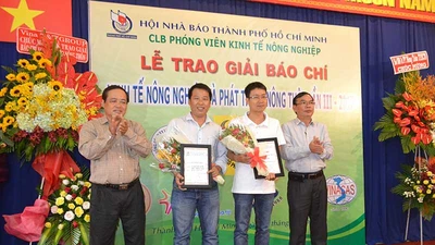 Báo Pháp Luật TP.HCM nhận 2 giải báo chí 