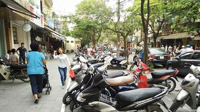 Hà Nội cho xén vỉa hè làm bãi giữ xe
