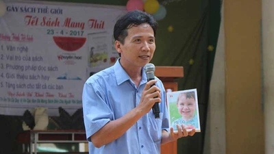 Thầy giáo quanh năm xin sách cho trò
