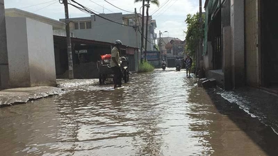 Đường ngập quanh năm, bước ra là sợ ngã