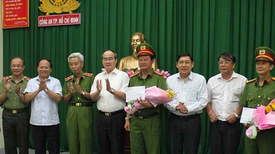 Thưởng nóng ban chuyên án phá xưởng ma túy ‘khủng’