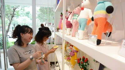 Ngạc nhiên đồ chơi 'độc, lạ' Việt bay sang Mỹ, Anh