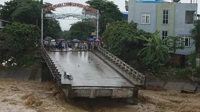 Hơn 40 người chết và mất tích do mưa lũ