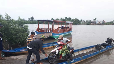 Dân Cà Mau liều qua sông vì tỉnh xóa bến phà