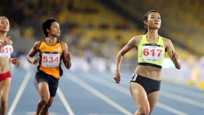 Tú Chinh và Ánh Viên chạy đua ngôi đầu