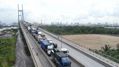 Vì sao cầu Phú Mỹ, cảng Cát Lái liên tục kẹt cứng?