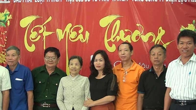 Báo Pháp Luật TP.HCM trao quà các CCB tại TP Vũng Tàu