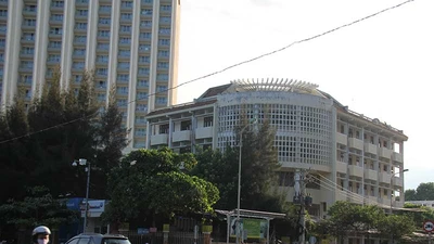 Ngừng dự án đổi đất vàng lấy trường học