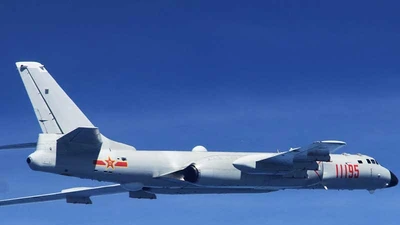 Máy bay Trung Quốc bất ngờ tập trận trên biển Đông