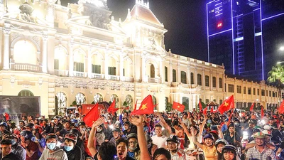 Người trong cuộc săn tìm nét đẹp bóng đá