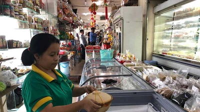 Món ngon, lạ nổi tiếng đổ về TP.HCM đón Tết