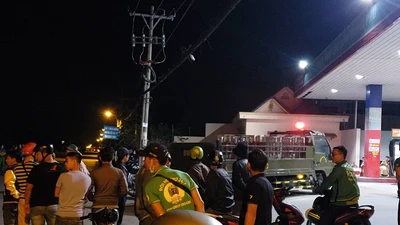 Người dân hiếu kỳ kéo đến nơi cảnh sát tiêu diệt Tuấn 'khỉ'