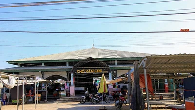 Người dân Ninh Thuận tự giác đi cách ly chống dịch