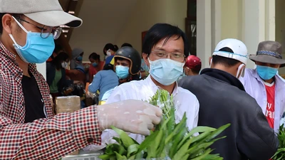 Nhiều tấm lòng chia sẻ với Văn Lâm 3