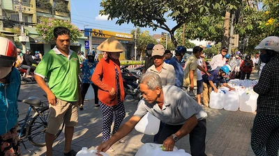 Miền Tây gồng mình trước hạn mặn