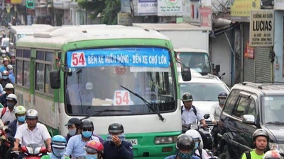 COVID-19: Đề xuất xe buýt chở tối đa 20 người