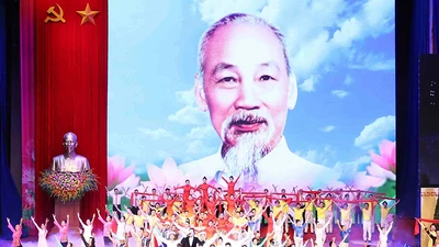 Học Bác: Hết lòng, hết sức phụng sự Tổ quốc, phục vụ nhân dân