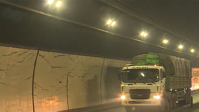 Hầm Hải Vân 1 vẫn chi chít vết nứt