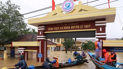 Quảng Bình: Lũ chưa có dấu hiệu rút