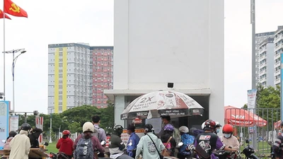 Video: Sinh viên rời ký túc xá để làm khu cách ly COVID-19