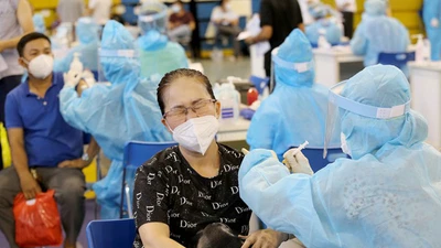 Video: Trong 8 ngày, TP.HCM có hơn 828.000 người được tiêm vaccine 