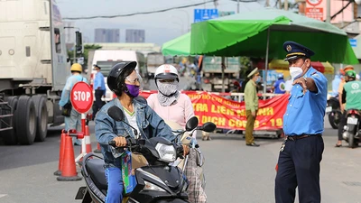 Video: Bị buộc quay đầu tại chốt kiểm dịch do không có giấy xét nghiệm âm tính