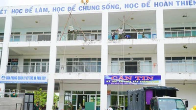 Video: Khẩn trương dọn dẹp ký túc xá để làm bệnh viện dã chiến 2.000 giường 