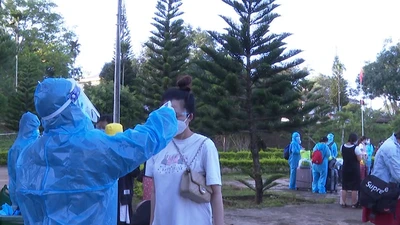 Video: Đón 247 thai phụ và trẻ em từ các tỉnh, thành về Gia Lai an toàn
